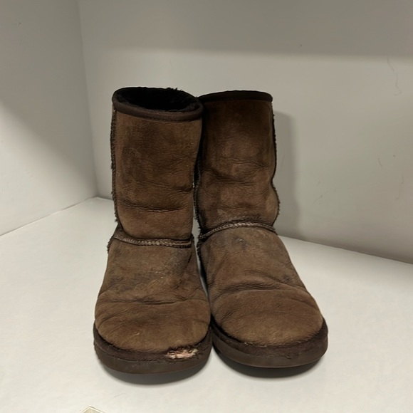 UGG Shoes - UGG boots short size 9 women’s brown